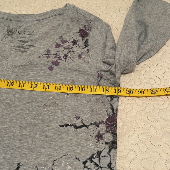 Lotus by Soma Size Small 3/4 Sleeve V Neck Top - Picture 9 of 11